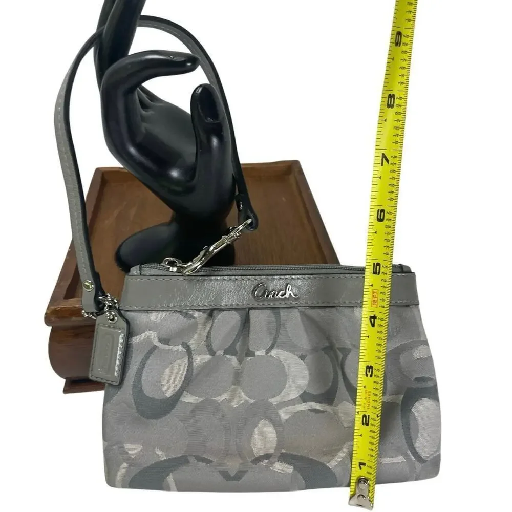 COACH WRISTLET BAG CANVAS LEATHER SIGNATURE GRAY PLEATED AESTHETIC‎ KAWAII